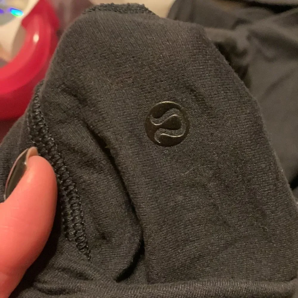 Lululemon workout top with built in bra - Picture 4 of 4